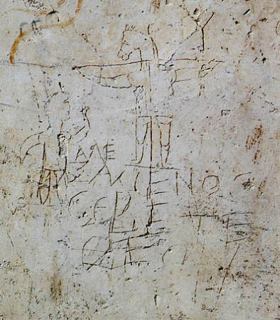 Eines der ersten Kruzifixe: Eine römische Wandritzerei (wikimedia commons)