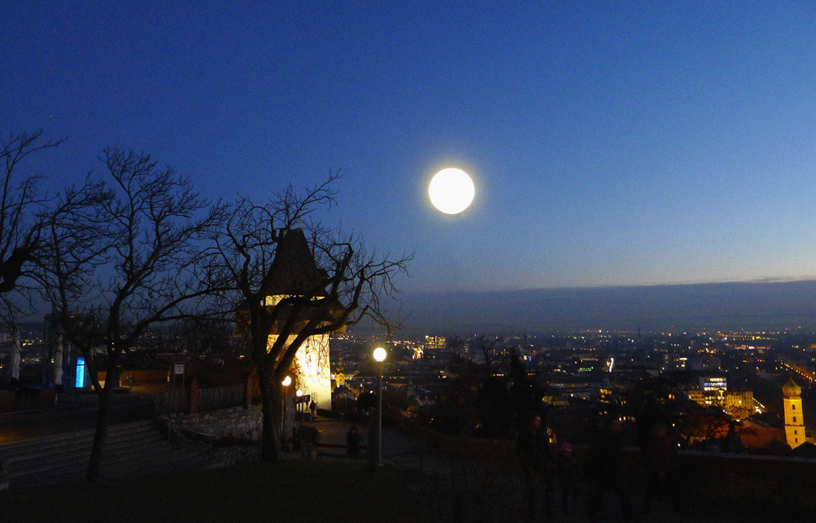 Mond über Graz