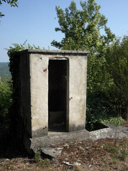 Die einzige Toilette des Dorfs